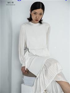 MO·陌女装新款白色连衣裙