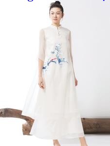 见花开白色连衣裙