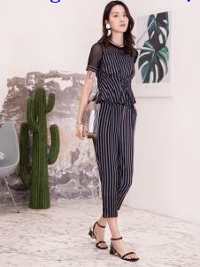 2019布根香女装条纹套装
