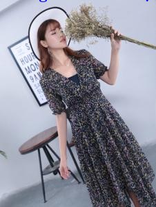 寂索新款碎花V领连衣裙