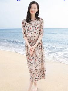 彩知丽CZHLE碎花连衣裙
